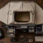 Remorques camping : vue de remorque bivouac tout équipée, auvent et couchage